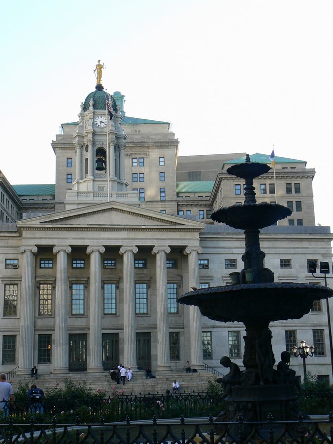 Brooklyn - Centre: Brooklyn Borough Hall - court str - cadman plaza 184